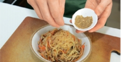 经典小吃,蟹肉炒粉丝的做法