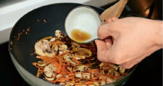 经典小吃,蟹肉炒粉丝的做法