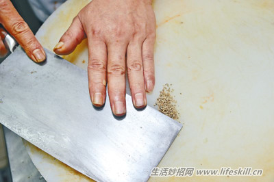 天气寒冷,来碗胡椒咸菜猪肚汤来暖胃