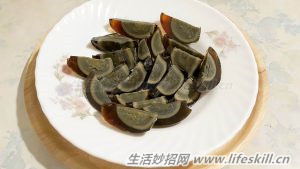 夏季开胃菜:椒盐皮蛋